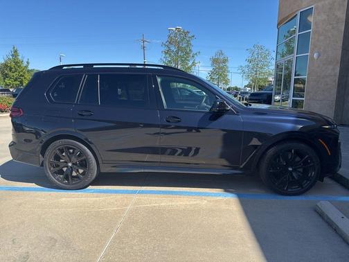 Carbon Black Metallic 2026 BMW X7 M60i