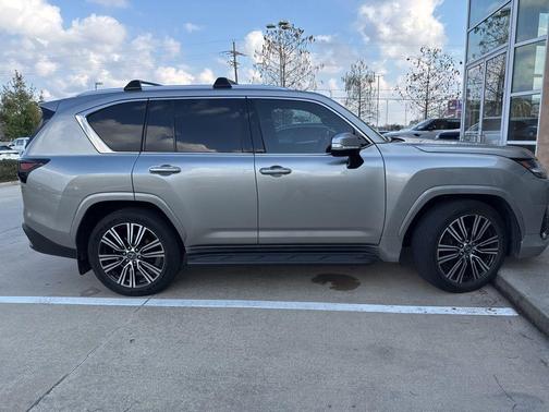 2025 Lexus LX 600 Luxury