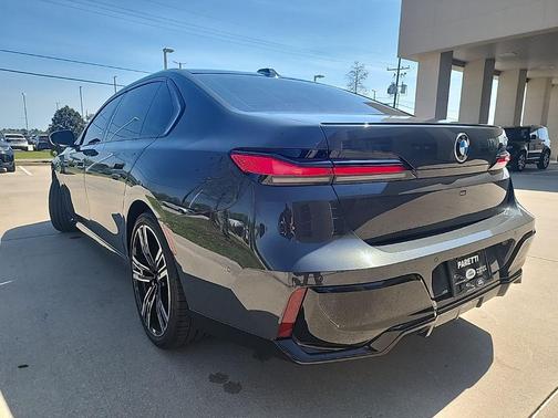 2023 BMW 740 i