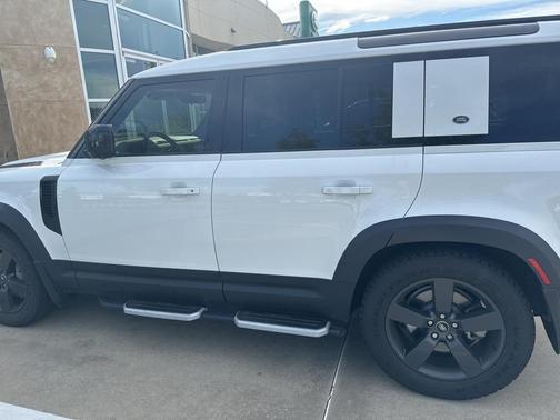 2021 Land Rover Defender 110 SE