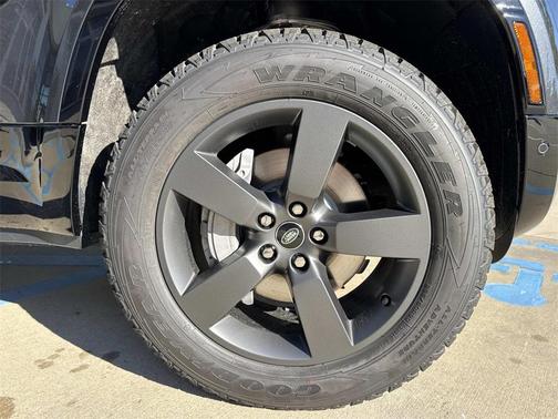 2025 Land Rover Defender P400 X-Dynamic SE