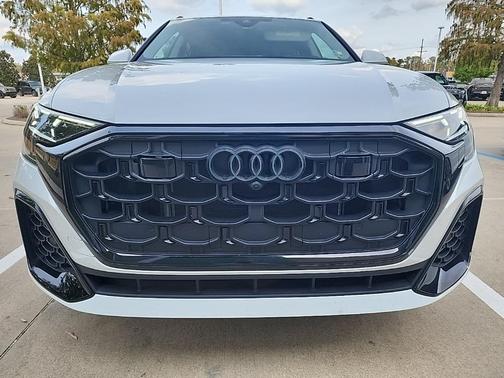 2025 Audi Q8 55 Premium