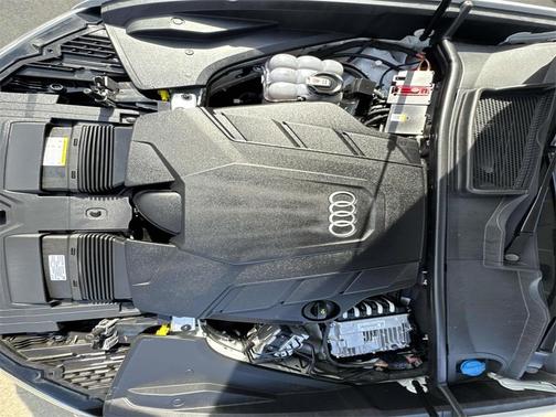 2025 Audi Q8 55 Premium