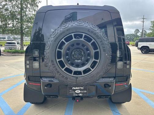 Narvik Black 2026 Land Rover Defender OCTA