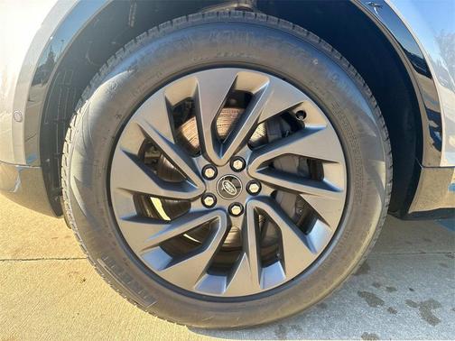 2025 Land Rover Discovery P360 Dynamic SE