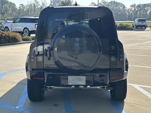 2026 Land Rover Defender P400 X-Dynamic SE