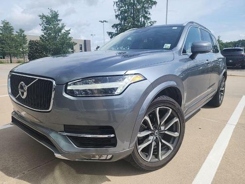 Gray Metallic 2019 Volvo XC90 T6 Momentum