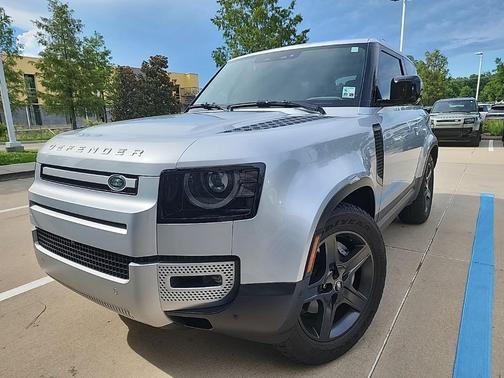 2023 Land Rover Defender SE