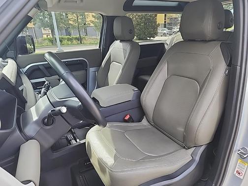 2023 Land Rover Defender SE