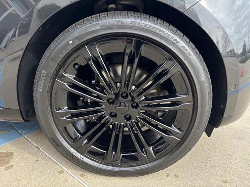 Carpathian Grey 2026 Land Rover Range Rover P400 SE