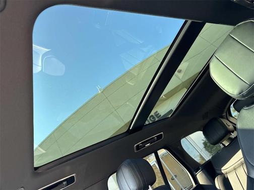 2025 Land Rover Range Rover P400 SE