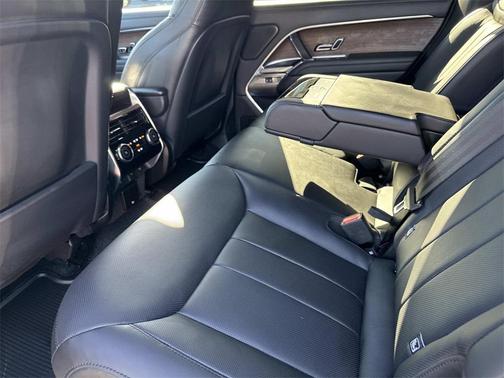 2025 Land Rover Range Rover P400 SE