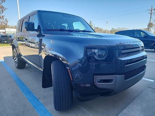 2024 Land Rover Defender P400 X-Dynamic SE