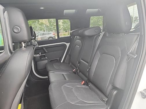 Fuji White 2023 Land Rover Defender 110 X-Dynamic SE