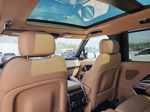 Santorini Black 2023 Land Rover Range Rover P400 SE