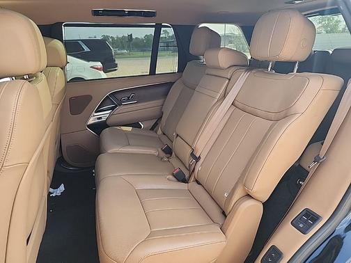 Santorini Black 2023 Land Rover Range Rover P400 SE