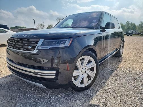 Santorini Black 2023 Land Rover Range Rover P400 SE