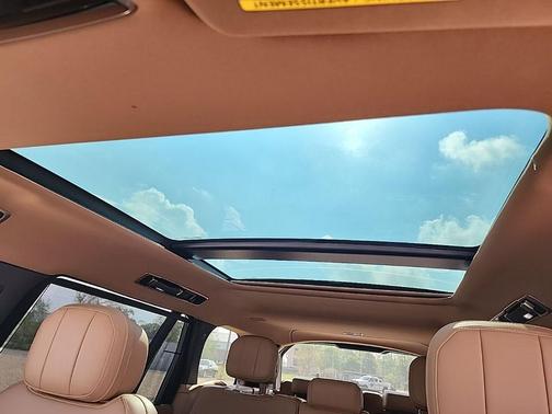 Santorini Black 2023 Land Rover Range Rover P400 SE