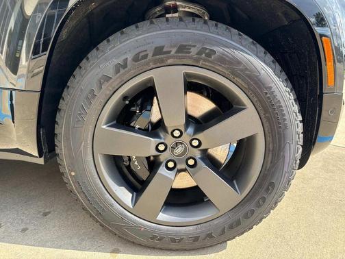 2025 Land Rover Defender P525 V8