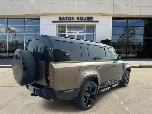 2025 Land Rover Defender P400 X-Dynamic SE