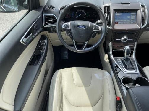 Photo 4 of 37 of 2018 Ford Edge Titanium