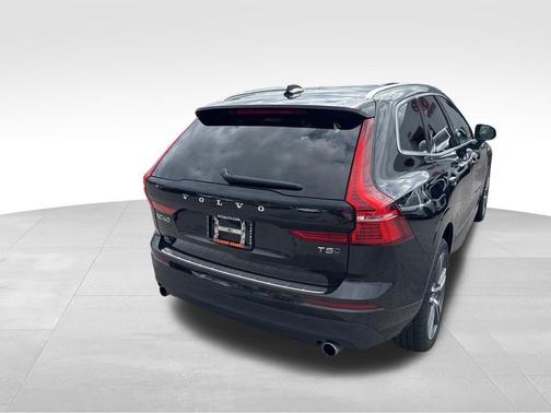 2021 Volvo XC60 T5 Momentum