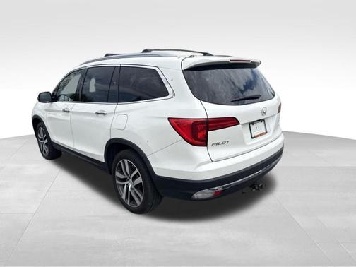 White Diamond Pearl 2018 Honda Pilot Touring