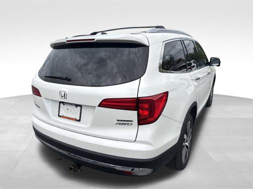 White Diamond Pearl 2018 Honda Pilot Touring