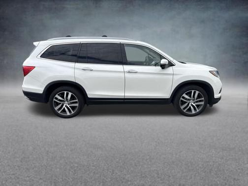 White Diamond Pearl 2018 Honda Pilot Touring