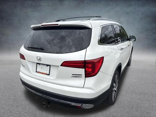 White Diamond Pearl 2018 Honda Pilot Touring