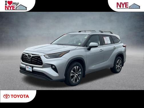 Celestial Silver Metallic 2023 Toyota Highlander XLE
