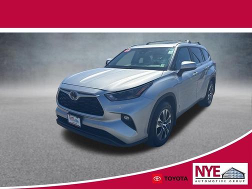 Celestial Silver Metallic 2023 Toyota Highlander XLE