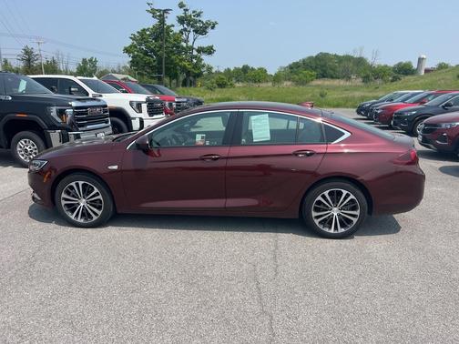 2020 Buick Regal Sportback Essence