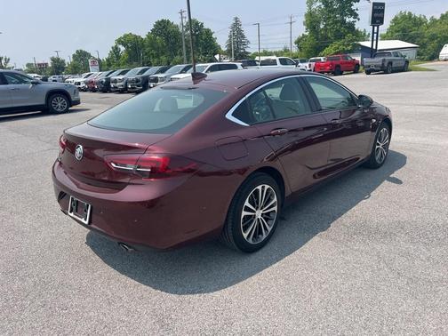 2020 Buick Regal Sportback Essence