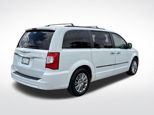 Bright White Clearcoat 2015 Chrysler Town & Country Touring-L