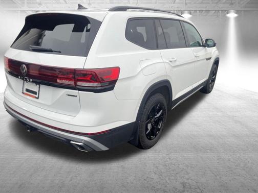 Pure White 2024 Volkswagen Atlas 2.0T Peak Edition SE w/Technology
