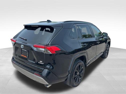 2022 Toyota RAV4 Hybrid SE