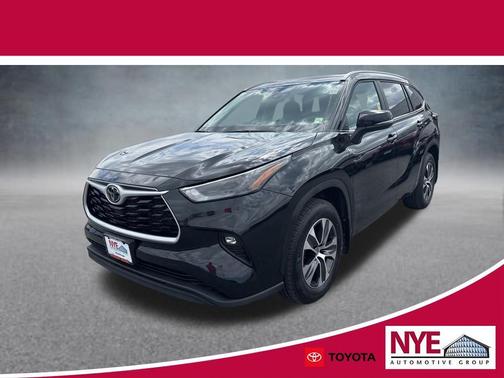Midnight Black Metallic 2026 Toyota Highlander XLE