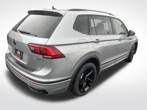 Pyrite Silver Metallic 2023 Volkswagen Tiguan 2.0T SE R-Line Black