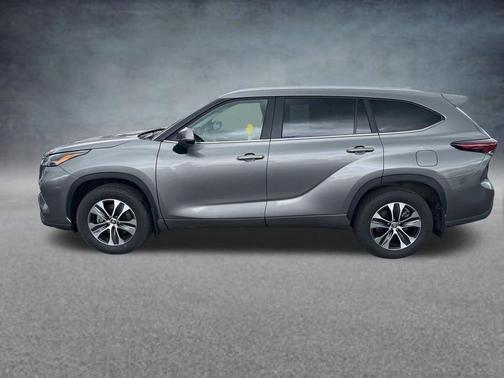 Metal 2026 Toyota Highlander XLE