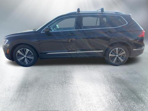 Deep Black Pearl Effect 2018 Volkswagen Tiguan 2.0T SEL