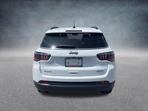 Bright White Clearcoat 2024 Jeep Compass Latitude