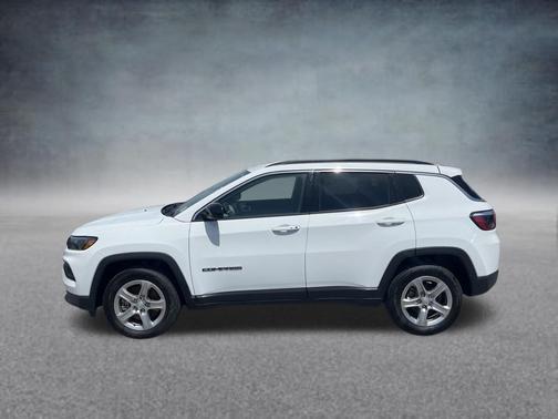 Bright White Clearcoat 2024 Jeep Compass Latitude
