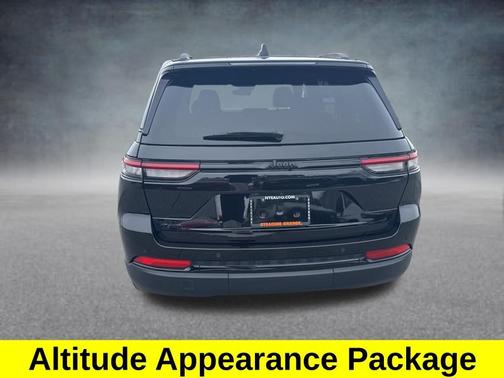 Diamond Black 2023 Jeep Grand Cherokee Altitude