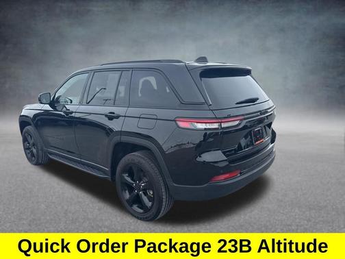 Diamond Black 2023 Jeep Grand Cherokee Altitude