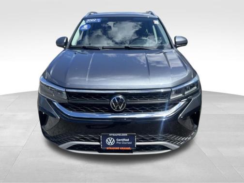 Platinum Gray Metallic 2022 Volkswagen Taos 1.5T SE