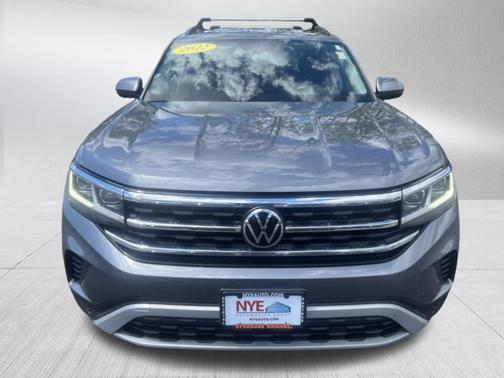 Platinum Gray Metallic 2022 Volkswagen Atlas 2.0T SE