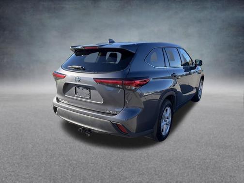 Magnetic Gray Metallic 2021 Toyota Highlander LE