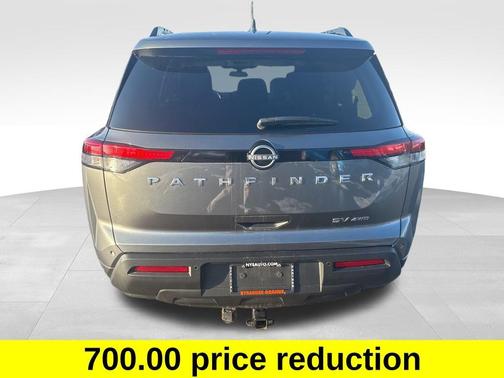2022 Nissan Pathfinder SV