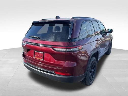 2025 Jeep Grand Cherokee Laredo